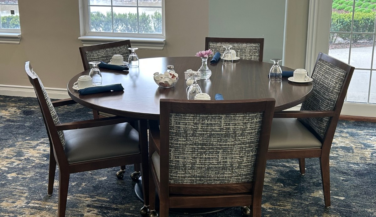 Round Table with Chairs